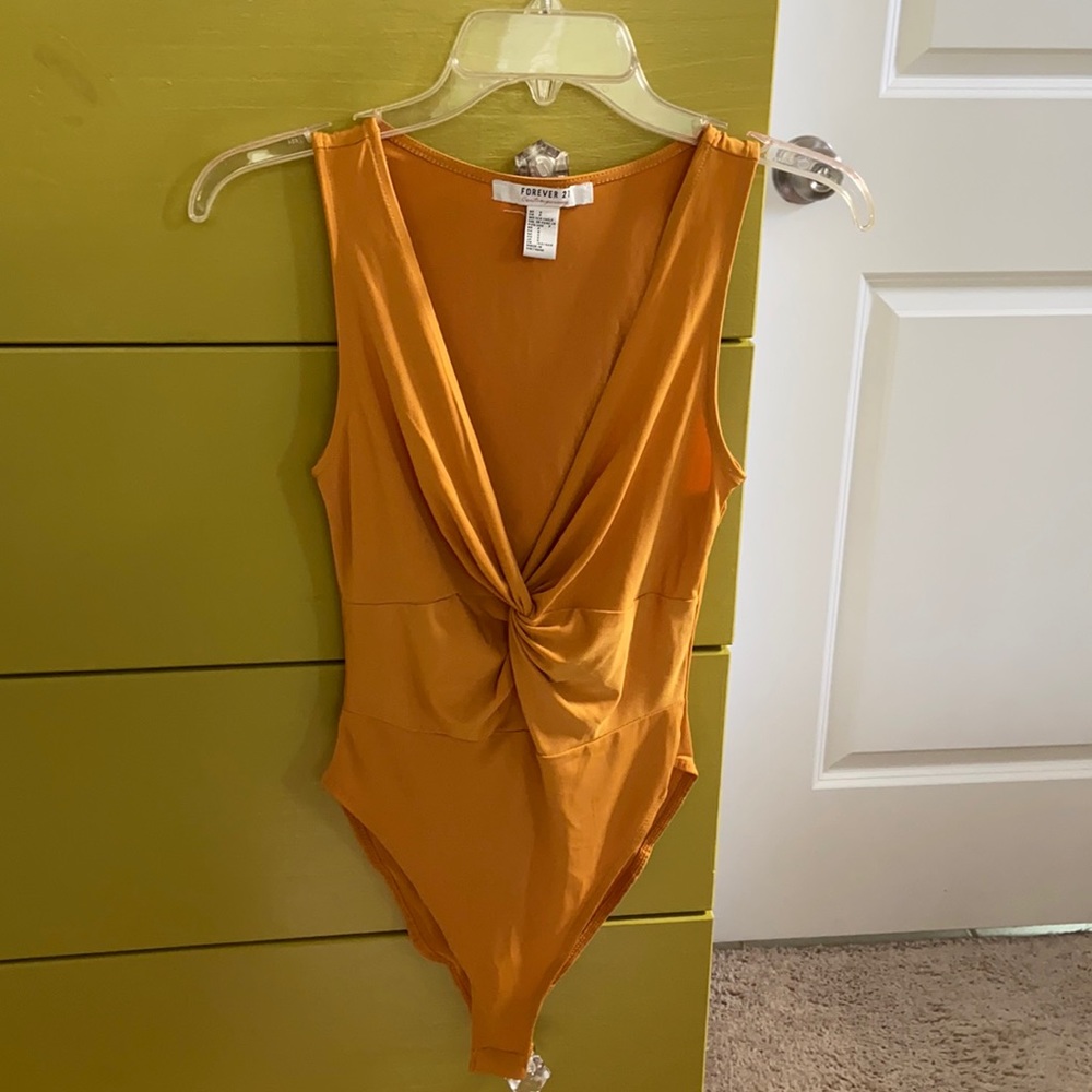 Sleeveless body suit